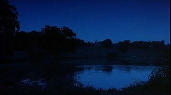 日出时让悲伤终结,让悲伤在晨曦中终结